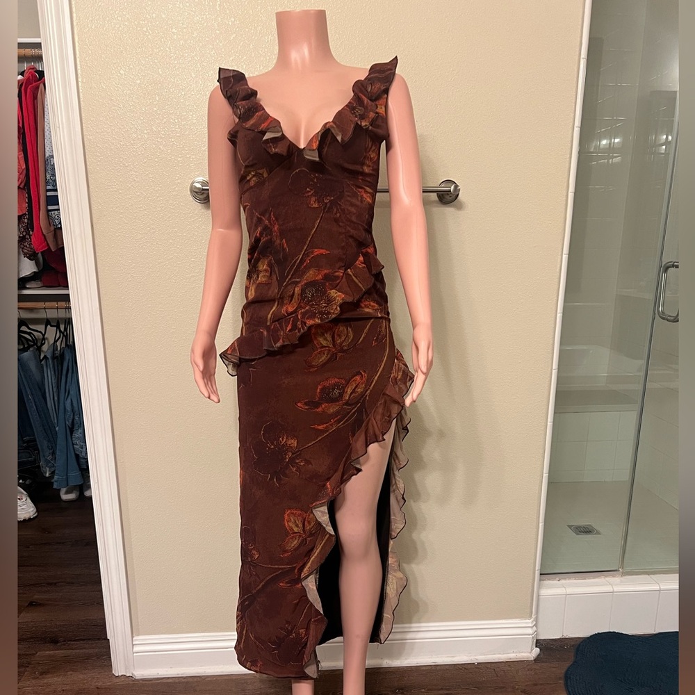 Chic Ruffled Floral Maxi Dress. Size 4. NWT.